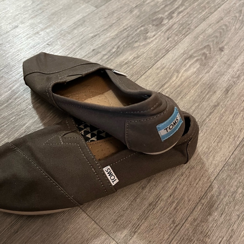 Toms